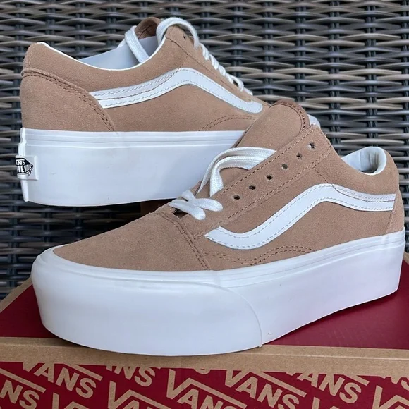 Vans WMNS Old Skool Stacked 
Soft Suede) Burro/True White 
VN0A7Q5MB69
Platforms - Picture 8 of 16